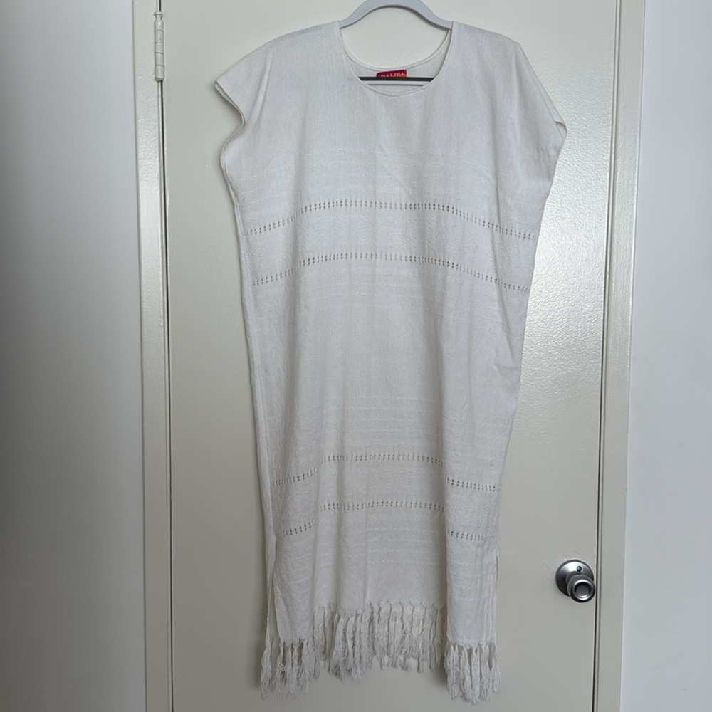 Lola Y Tula | White Blanket Dress - Picture 2 of 9